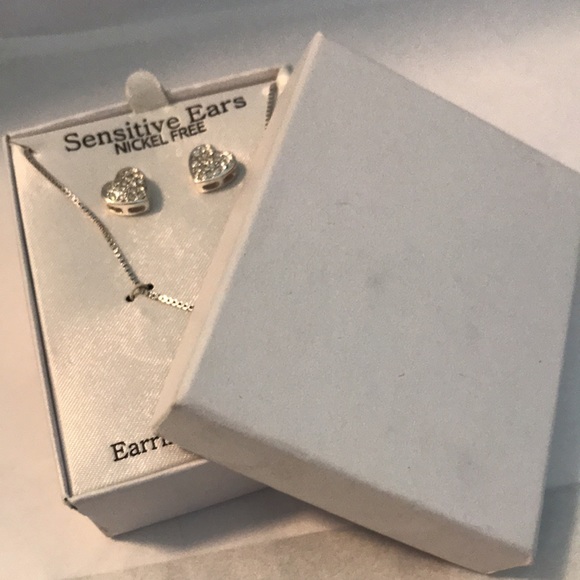 Silver tone & crystal heart necklace earrings set - Picture 6 of 7